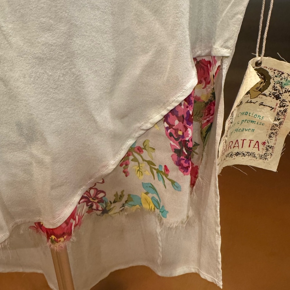 Aratta Silent Journey Light Green Floral Blouse w/Lace and Embroidery - Picture 3 of 9